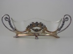 Centro de mesa  em cristal com suporte em metal prateado.  Comprimento 40 cm, largura 15 cm.