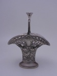 Cesta com alça em metal prateado com interior em cristal.  Altura  35 cm , largura 27 cm , profundidade 22 cm.