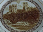Prato de parede com estampa de Catedral Inglesa.  Diâmetro  27 cm.