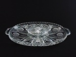 Petisqueira com molheira com tampa em cristal lapidado, comprimento 36 cm, largura 24 cm.
