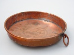 Forma em cobre  repuxado.  Diâmetro  24 cm, altura  4 cm.