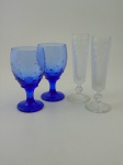 Lote composto por duas taças champanhe , altura 19 cm, e duas taças para água na cor azul ,altura 17 cm.