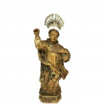 Escultura em madeira representando São Domingos com resplendor. Brasil, Séc. XVIII/XIX. 55 cm com resplendor e 50 cm sem.