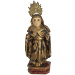 Escultura em madeira policromada representando Santa Teresa. Acompanha resplendor em metal. Brasil, Séc XIX. 14 cm sem o resplendor e 16 cm com o resplendor.