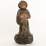 Imagem em madeira policromada representando Santo. Brasil, Séc. XIX. 7 cm de altura.