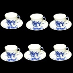 Royal Copenhagen - Seis xícaras de porcelana com pires. Marcas no verso. 2 xicaras e dois pires com bicados mínimos.