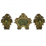 Conjunto de três sacras em madeira dourada de estilo e época D. José I. com espelhos ao centro. Brasil ou Portugal, Séc. XVIII. 54 x 42 cm a menor e 61 x 69 cm a maior.