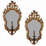 Par de espelhos em madeira dourada. Europa, Séc. XIX. 72 x 40 cm.