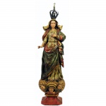 Imagem em madeira policromada representando Nossa Senhora da Anunciação. Minas Gerais, Séc. XVIII. Acompanha coroa em prata do Séc. XVIII. 68 cm de altura com a coroa e 56 cm de altura sem a coroa.
