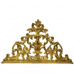 Talha em madeira dourada e vazada. Portugal, Séc. XVIII. 59 x 97 cm.