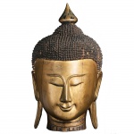 Grande cabeça de Buda em monobloco de madeira dourada. China, Séc. XIX. 69 x 34 x 36 cm.