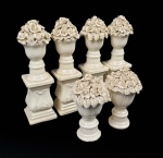 SET COM  SEIS BELOS  ENFEITES EM FAIANÇA PARA DECORAÇÃO DE MESA DE JANTAR. CONSTRUÍDOS COM FEITIO DE BOUQUETS DE FLORES. ITÁLIA, MEADOS DO SEC. XX . 20 CM DE ALTURA (OS MAIORES)