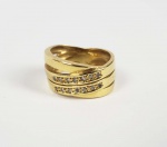 BELO ANEL EM OURO 18K .CRAVEJADO COM BRILHANTES. ARO 15 . 6,6 G