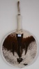 ABANADOR AFRICANO - couro de boi, circular, simbologia sobreposta ambos os lados 47x33 cm
