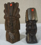 ESCULTURAS - (2) índios- madeira entalhada - 22 e 25cm