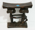 ESCULTURA - africana em madeira - apoio para oferendas - 18x21x7 cm