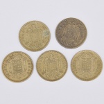 Lote composto por cinco moedas Espanholas de 1 Peseta sendo uma cunhada em 1947, duas cunhadas em  1966 e duas cunhadas em 1975.