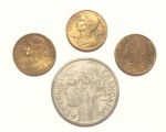 Lote composto por 4 moedas Francesas sendo uma de 2 Francos cunhada em 1941, uma de 5 cêntimos cunhada em 1966, uma de 5 cêntimos cunhada em 1977 e uma de 5 cêntimos cunhada em 1978