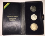 Conjunto de Moedas em Prata, comemorativas do Sesquicentenário da Independência do Brasil. Sendo duas de 1 Cruzeiro e uma de 20 Cruzeiros, em caixa original.