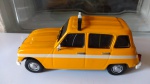 TAXI RENAULT 4L - Miniatura de automóvel em ferro e sintéticos - escala 1/43 - conforme imagens fornecidas.