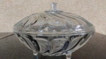 Bomboniere em vidrão transparente - base e tampa com diâmetro de 16 centímetros, intacta sem uso.
