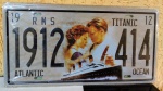 Placa em formato automotivo temática "TITANIC", impressão no metal com cantos arredondados e furos para fixação (4) - importada medindo 15,5 X 30,5 centímetros, NOVA na embalagem / sem uso -