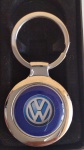 Chaveiro temático VOLKSWAGEN - metal medindo 7 centímetros - sem uso na caixa original.