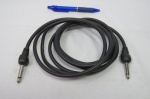 Cabo para Guitarra elétrica marca Santo Angelo, com caveiras nos terminais.