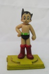 Antigo Boneco Astro Boy Tomy Tezuka - Japão. Com a base mede 12,5 centímetros de altura.