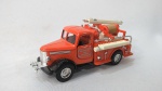Caminhão de bombeiro - Emergency Fire Services - Funciona fricção e abre portas - Mede aproximadamente 12,5cm de comprimento