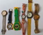 6 Relógios de pulso - análogo e digital - usados - diversas marcas  / no estado para conserto e retirada de peças.