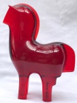 Linda peça em acrílico em tom vermelho do consagrado artista Aldemir Martins no formato de cavalo. Assinado e com certificado - aprox. 19,5 x 16 cm