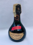 Rara garrafa de licor Petit Liquorelle Moet & Chandon 20 cl. Aprox. 16 cm de altura.