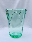 Gracioso vaso de vidro de Murano na tonalidade verde. Aprox. 24 cm de altura