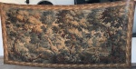 Grande e imponente tapeçaria francesa Verdure em excelente estado. Séc. XVIII/XIX. Recém retirada de magnífico apartamento. Medindo aprox.  180 x 355 cm.