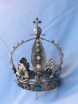Maravilhosa e antiga coroa em prata de lei com lindo ornamento em pedras. Brasil sé. XIX. Aprox. 14 cm de altura.