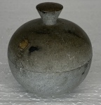 Potiche de pedra sabão medindo 11 cm alt.