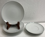 NORITAKE JAPAN- lote contendo 5 pratos rasos e 3 pratos de menores de porcelana japonesa (15 cm)