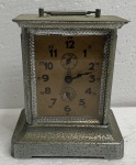 Maravilhoso e antigo relógio de mesa musical medindo 15 cm alt.