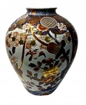 IMARI - Grandioso vaso em porcelana pintado a mão, medindo: 50 cm alt. x 40 cm diâmetro. Grande vaso bojudo.
