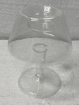 Raro porta vela, em forma de taça, fino vidro, medindo: 25 cm alt.