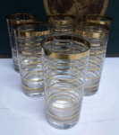 Maravilhoso conjunto de 6  copos de vidro com listras douradas - Mede: 15 cm