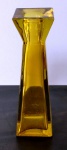Castiçal em vidro murano amarelo. Peça única . Mede: 15 cm