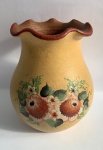 Arte Popular Brasileira - Vaso de cerâmica cozida, galeria central decorada com pintura, motivos florais. Med. 20cm de altura. Não pode ser enviado pelos Correios.