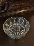Belíssima bowl / centro de mesa, cristal, no estilo Art Déco. Med. 25cm de diâmetro.