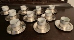 Conjunto com 10 xícaras para cafezinho, da déc. de 50. De porcelana branca, com recipientes e pires em metal espessurado a prata.