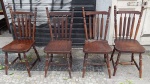 Lote com 04 cadeiras em madeira torneada (precisa restauro)