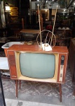 Tv Colorado (sem funcionamento) med. 87x80 x25 cm