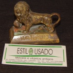 Escultura de bronze leão de Waterrloo.med:7cm alt x8 cm larg x4 prof.