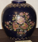 Vaso  em louça decorada. (desgastes) med.:  22 x20 cm